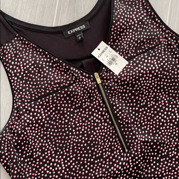 Express V-Neck Top - Picture 3 of 3